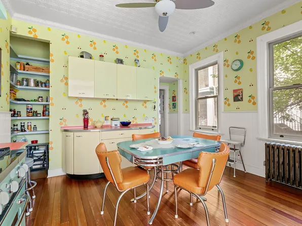 257 East 19th Street image 4 of 6