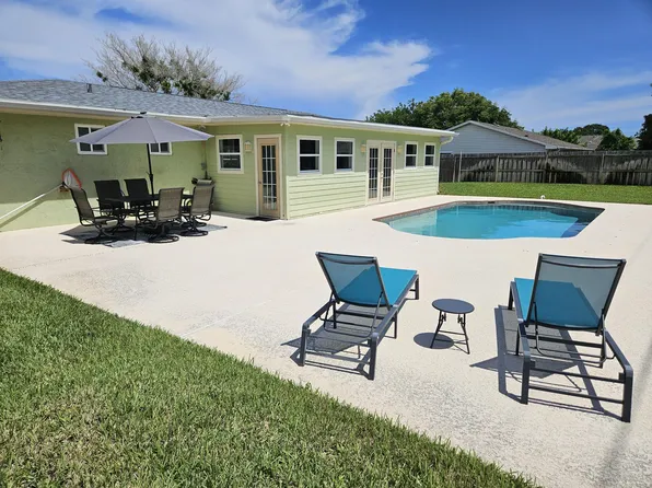 1590 NE 23rd Ter, Jensen Beach, FL 34957