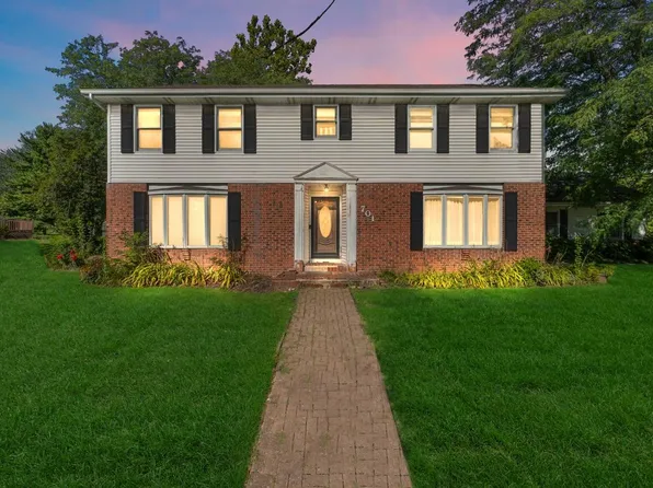 701 Trenton St, Crown Point, IN 46307