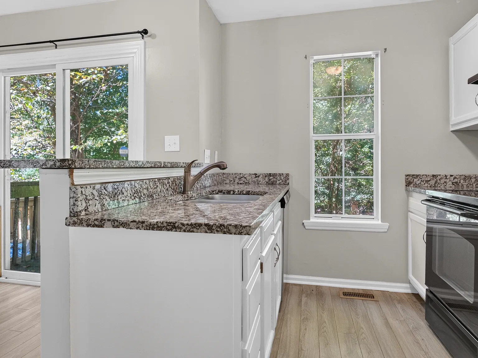 2 bed, 1.5 bath, 891 sqft, $1,695 — Photo 4