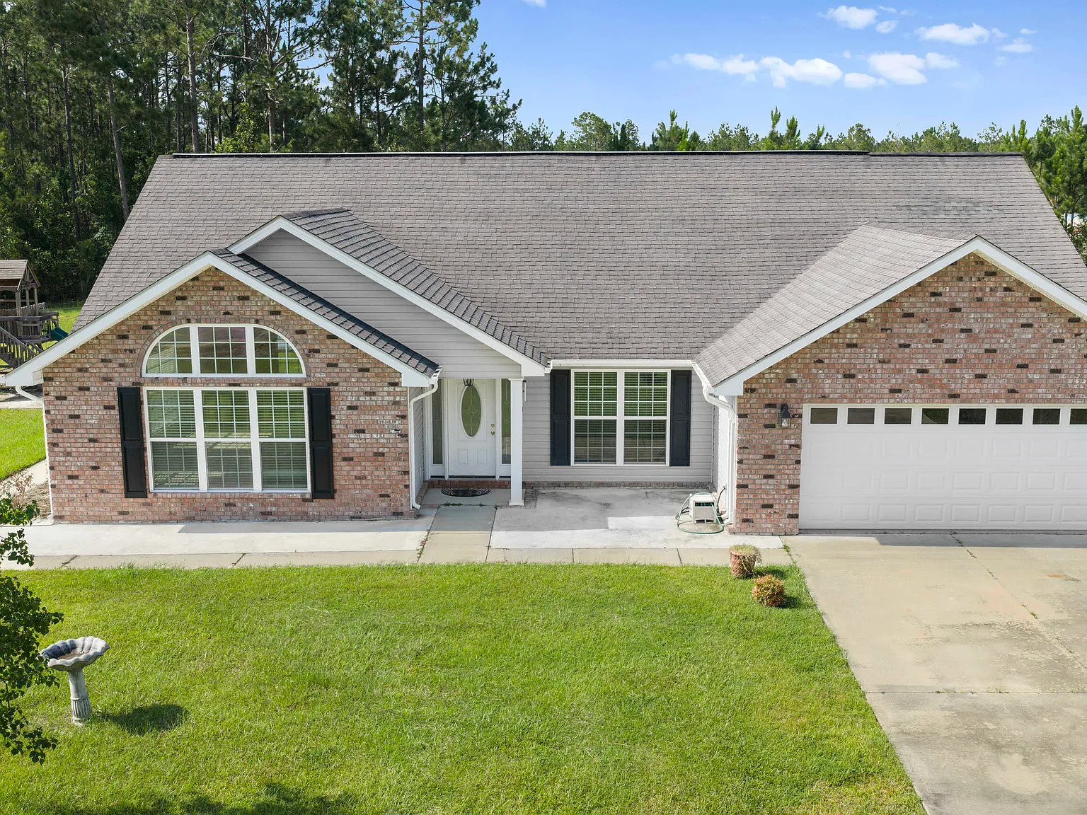 3 bed, 2.0 bath, 2353 sqft, $2,200 — Photo 1
