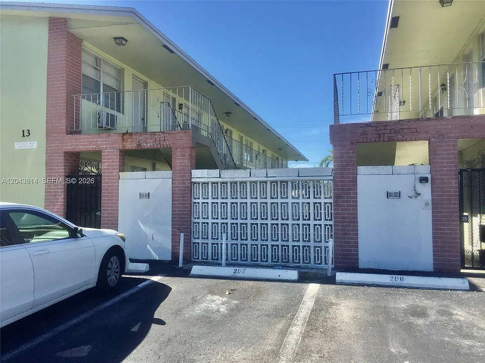 13 NE 2nd Ave #104