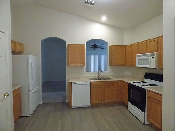 4th image of 17247 W Elaine Dr