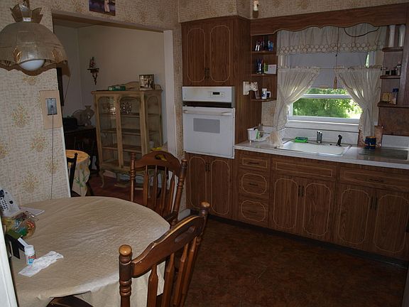 4th image of 85 Horseneck Road