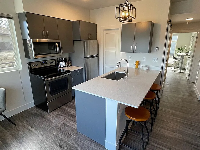 Thirty First Place Apartments — Photo 7