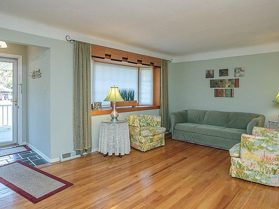 3rd image of 503 Jeannette Dr