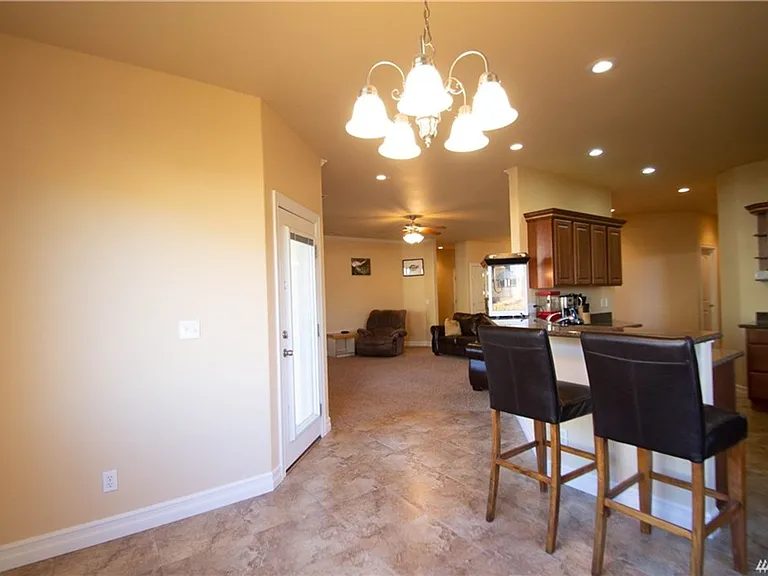 523 N Paxson Dr — Photo 7