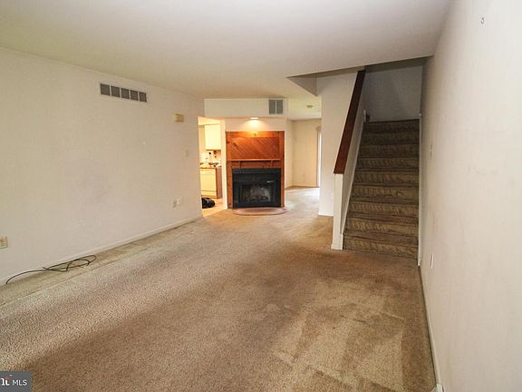 5th image of 1012 Winfield Ct