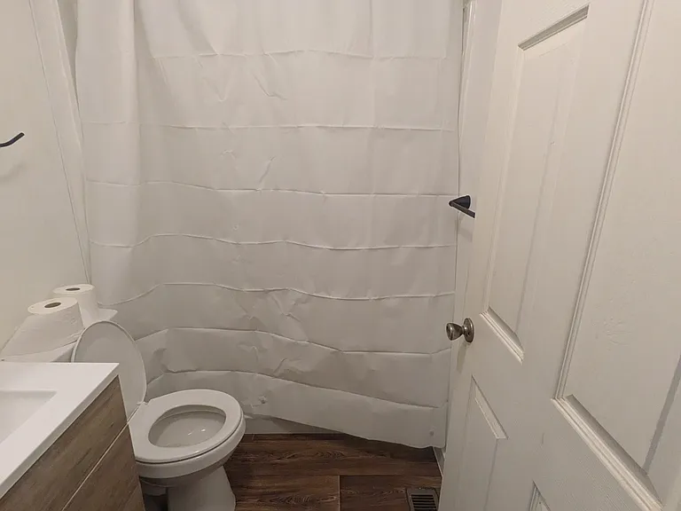 203 E Lincoln St #4 — Photo 2