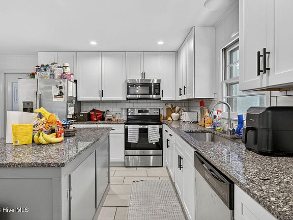4th image of 9 Castlewood Drive