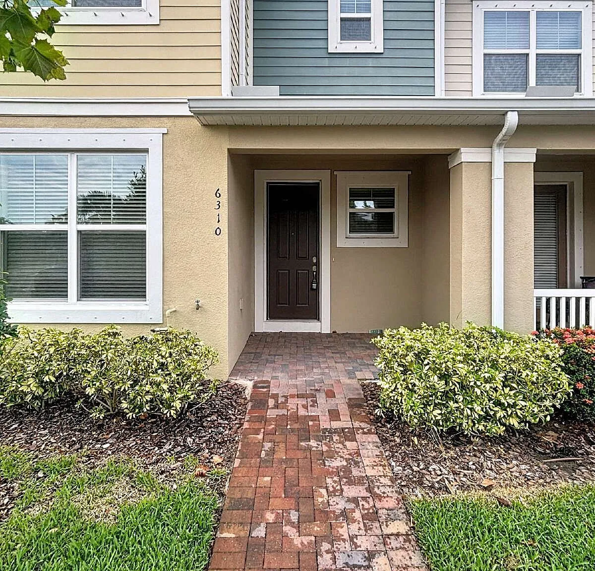 3 bed, 3.0 bath, 2024 sqft, $2,300 — Photo 3