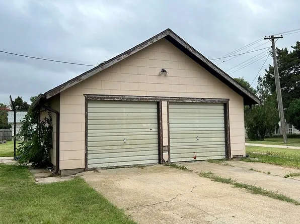 102 S Charles St, Holyrood, KS 67450