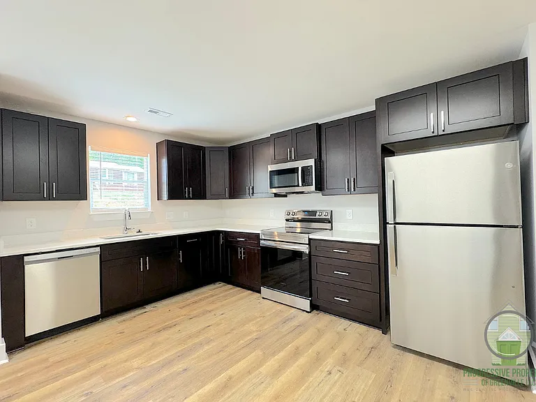 6 Robin Hood Rd #A — Photo 3