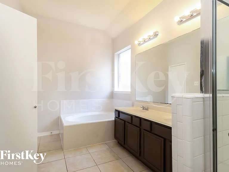 9131 Landry Blvd — Photo 11