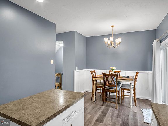 4th image of 304 Mesa Ln