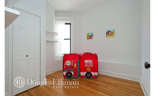 Sold by Douglas Elliman | media 15