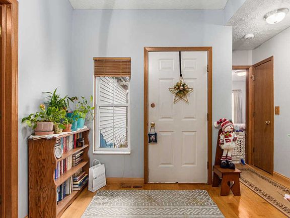 4th image of 9140 Longstone Dr