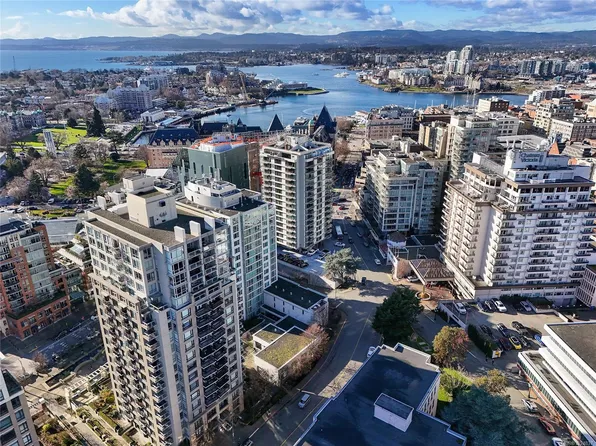751 Fairfield Rd #405, Victoria, BC V8W 4A4