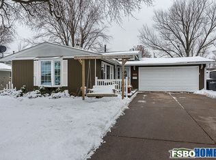 1823 Sussex Ct, Bettendorf, IA