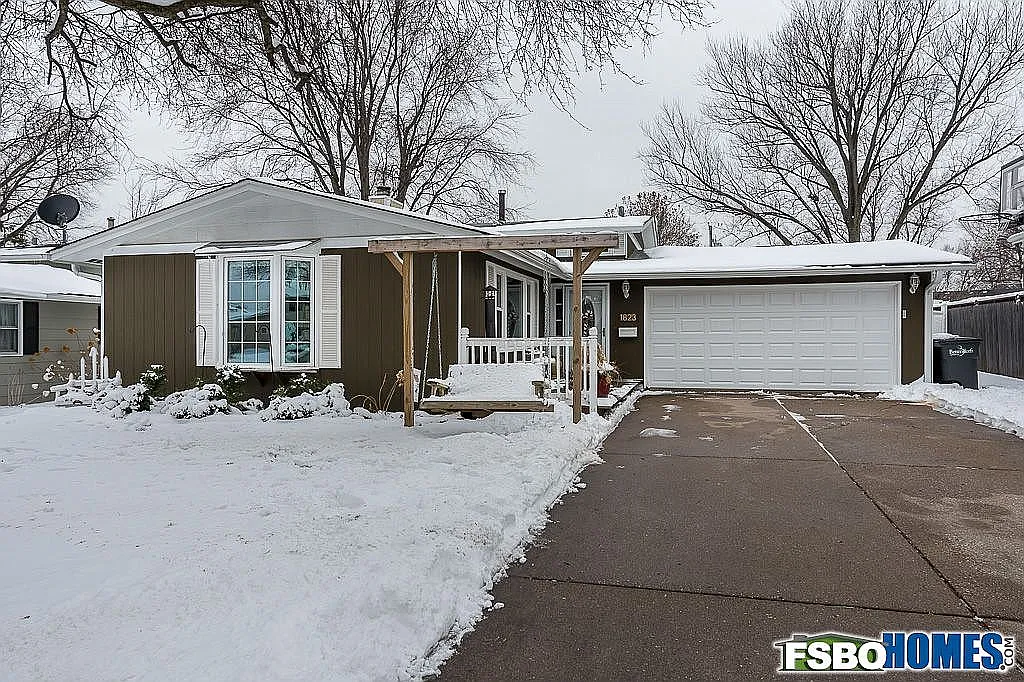 1823 Sussex Ct photo 1