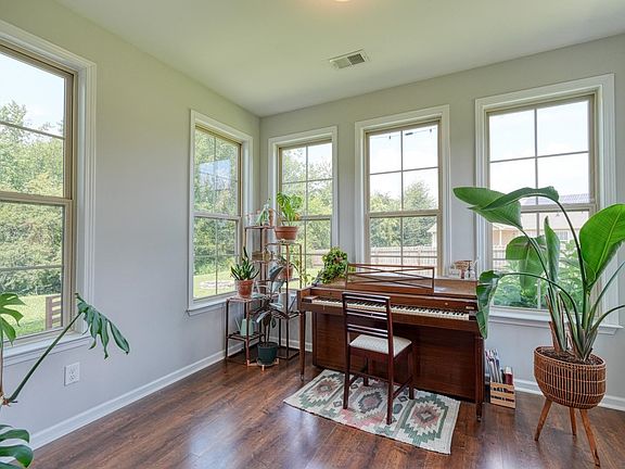 5th image of 512 Furman Creek Ct
