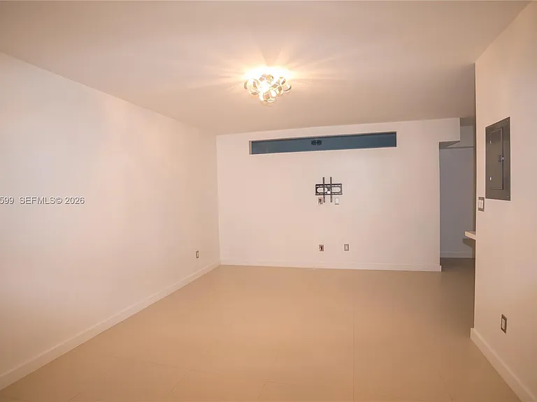 3755 NE 167th St #8 — Photo 3