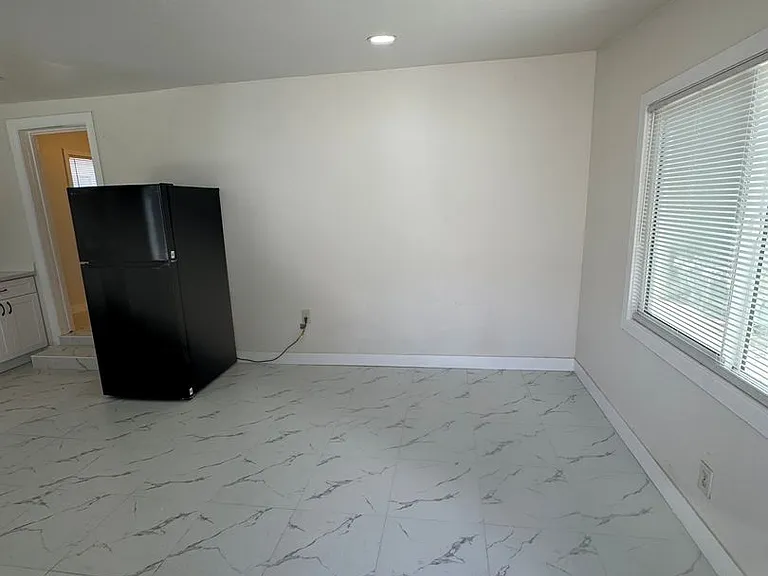819 S Cypress Ave — Photo 26