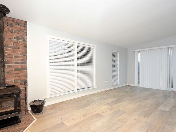 2nd image of 43201 Lougheed Hwy #117