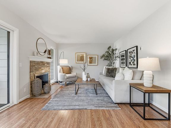 3rd image of 905 W Middlefield Rd APT 971