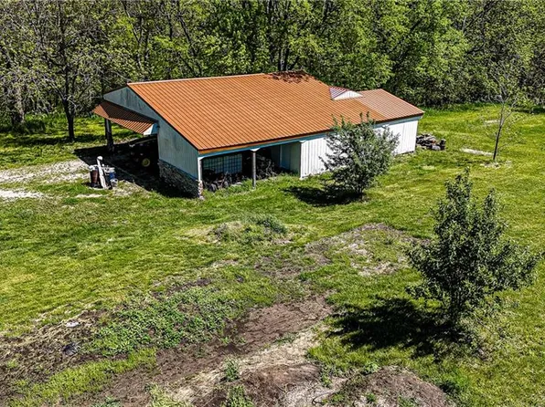 909 W 2nd St, Holden, MO 64040