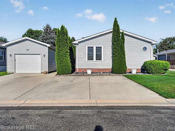 3rd image of 129 Ashley Cir
