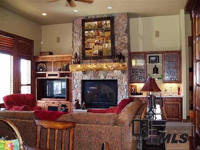 1st image of 1427 Eagle Glen Dr