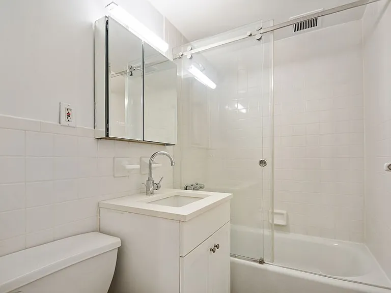 876 Lexington Ave #1A — Photo 7
