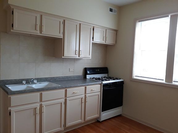 5th image of 3848 W Sunnyside Ave