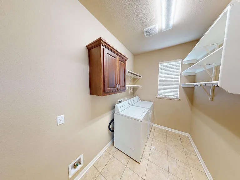 5705 Lipan Apache Bnd — Photo 35