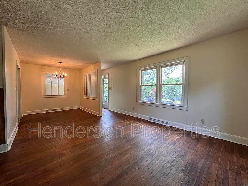 4 bed, 2.0 bath, 1787 sqft, $1,895 — Photo 3