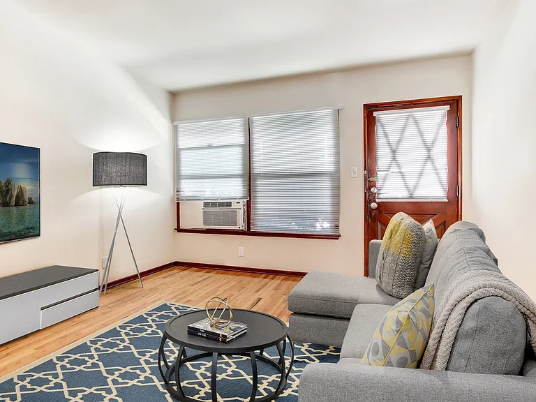 12224-34 Chandler Blvd — Photo 7