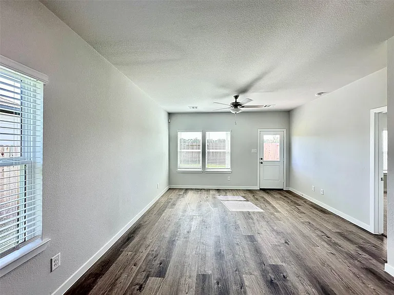 12026 Curlin Dr — Photo 10