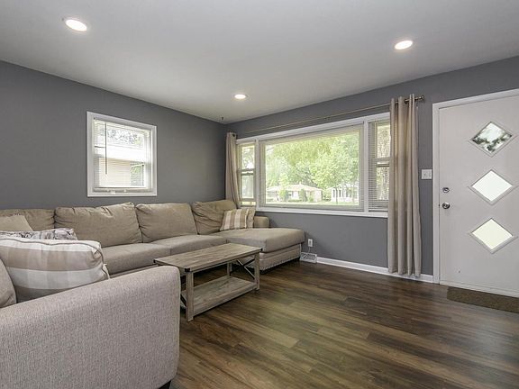 3rd image of 4042 S 60th STREET