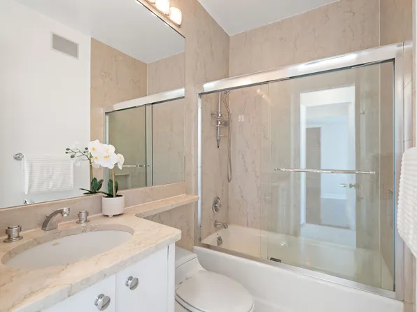 200 East 69th Street image 16 of 17