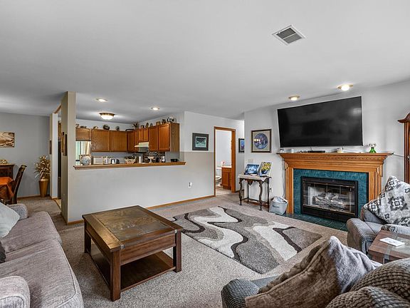 4th image of 191 Bur Oak LANE #B