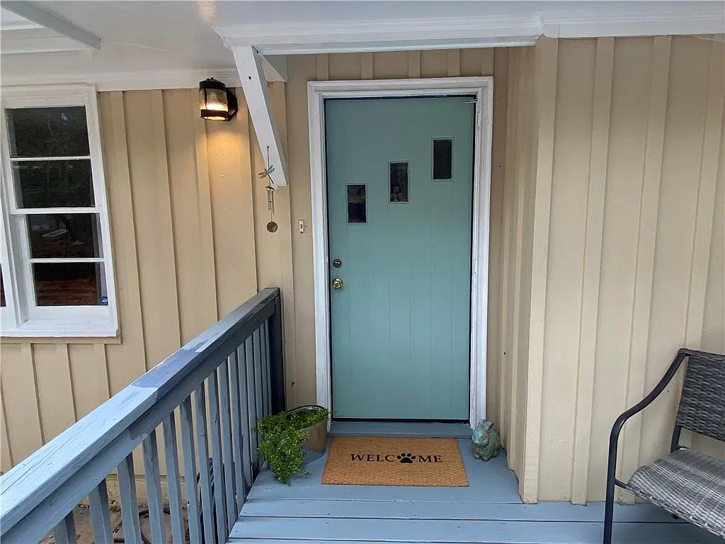 3 bed, 3.0 bath, 2312 sqft, $5,000 — Photo 2