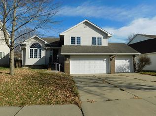 3625 Brook Ridge Ct, Des Moines, IA 50317