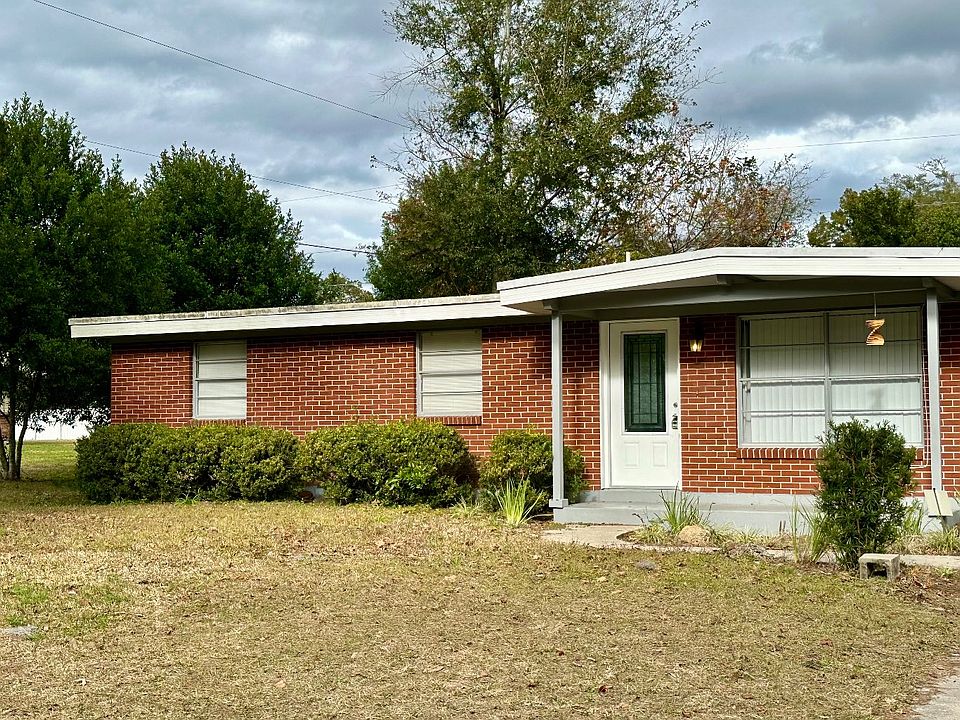 1st image of 449 SE Golf Club Ave