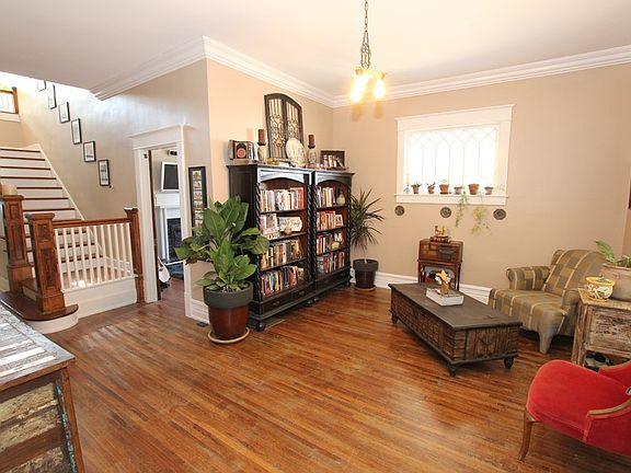 3rd image of 324 E College St