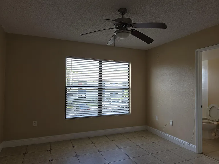 1542 Lake Crystal Dr #H — Photo 24