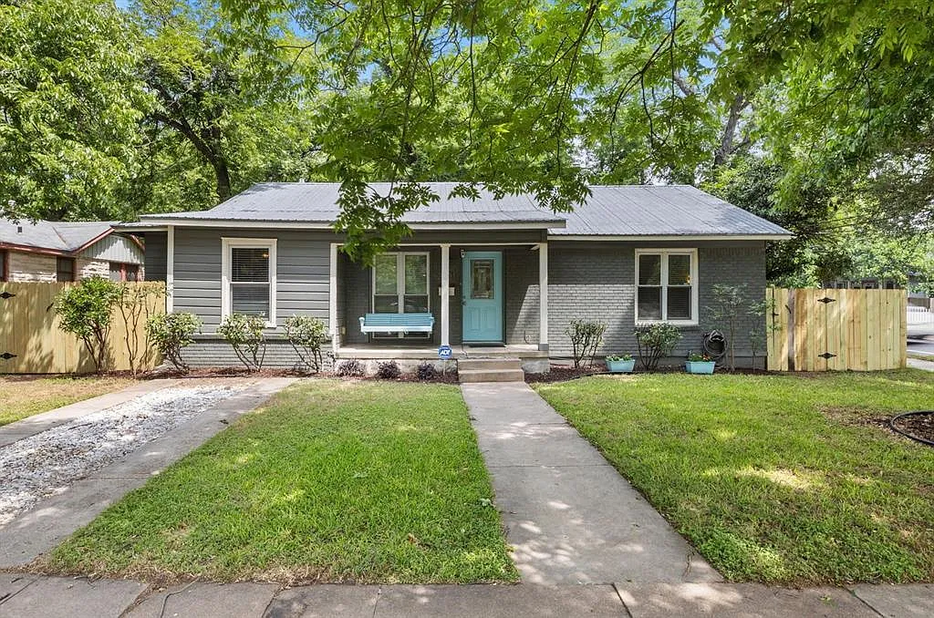 4 bed, 2.0 bath, 1500 sqft, $5,200 — Photo 1