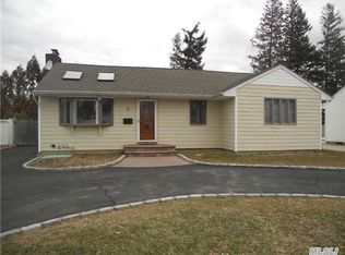 6 Coronet Cres, Bethpage, NY 11714
