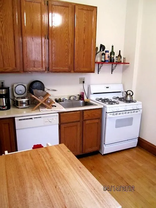 Building Photo - 3908 N Greenview Ave #2
