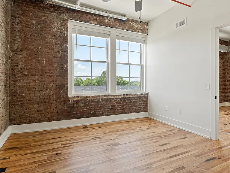 211 W Colville St #301 — Photo 11